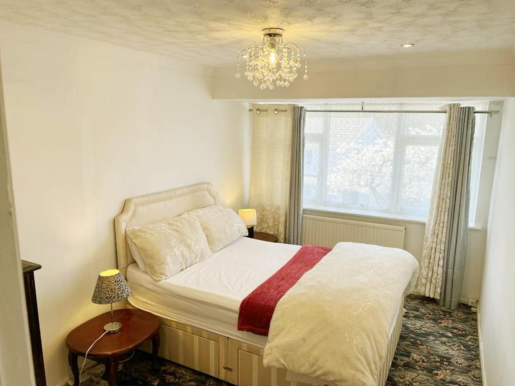 Blessings Of Peace Home Away From Home Кардиф Екстериор снимка