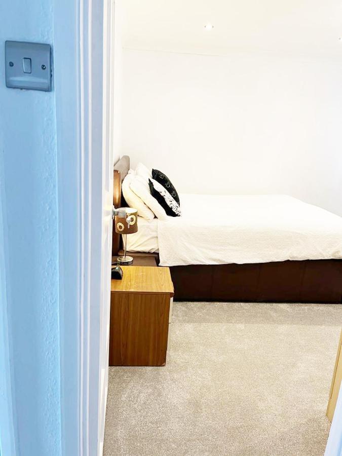 Blessings Of Peace Home Away From Home Кардиф Екстериор снимка