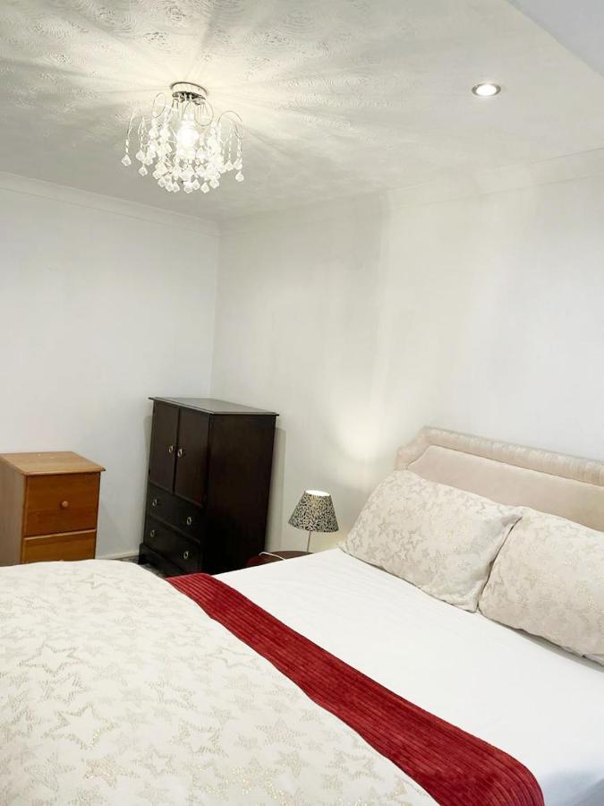 Blessings Of Peace Home Away From Home Кардиф Екстериор снимка