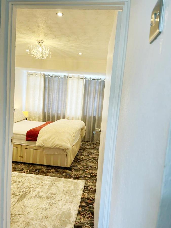 Blessings Of Peace Home Away From Home Кардиф Екстериор снимка