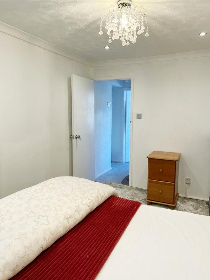 Blessings Of Peace Home Away From Home Кардиф Екстериор снимка