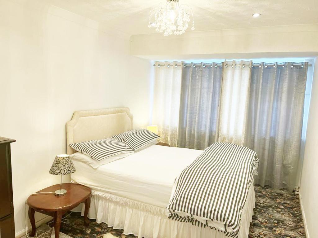 Blessings Of Peace Home Away From Home Кардиф Екстериор снимка